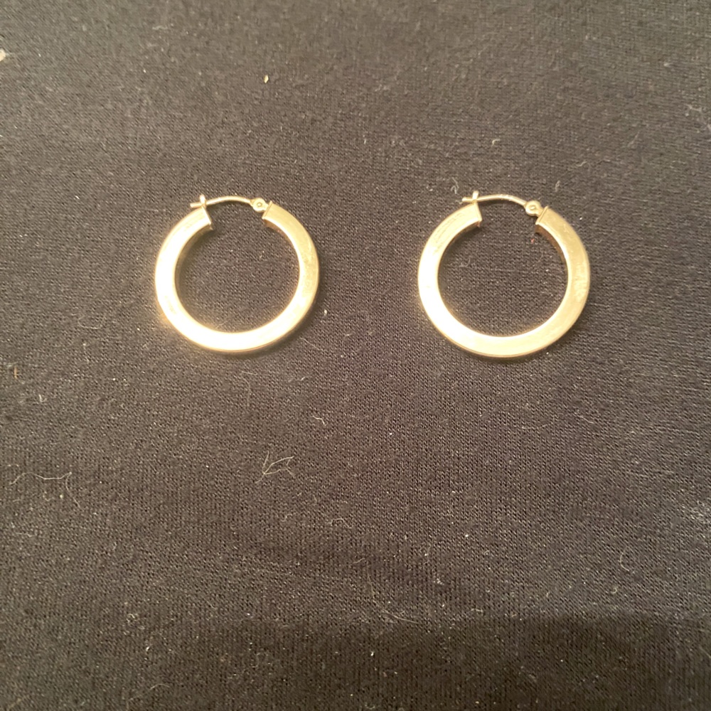 14K gold 30 MM gold hoop earrings.